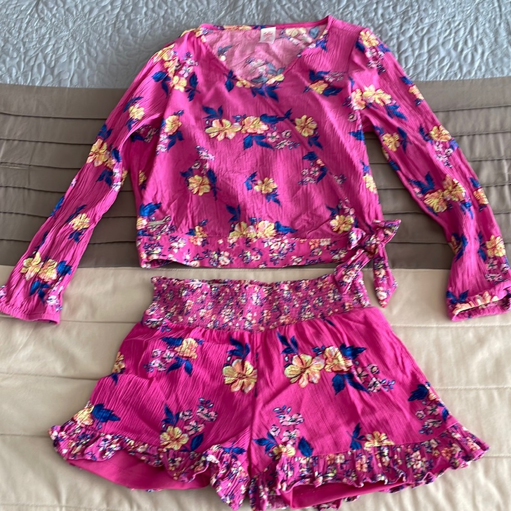 Adorable, justice size 10 Hawaiian print, pink matching set